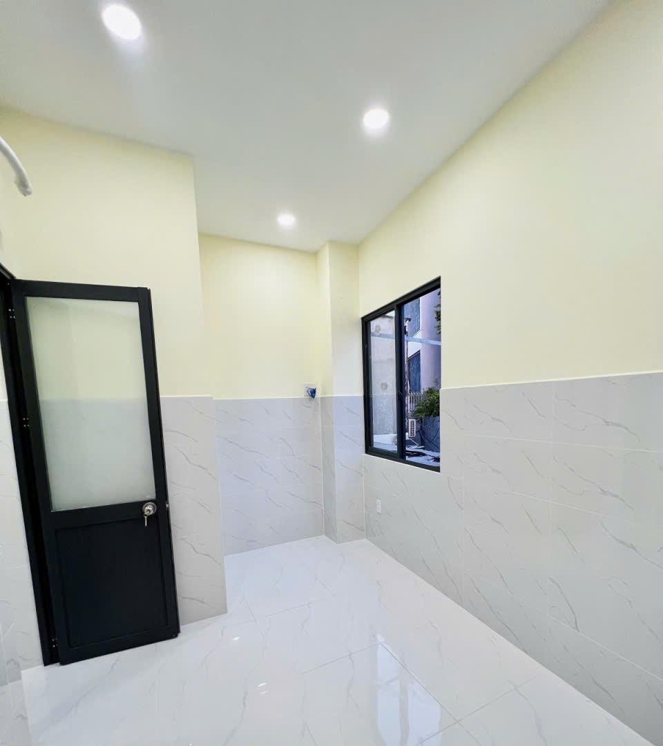 Nhà mới xây 2 tầng, gần trường tiểu học Văn Cao, giá 3.35 tỷ