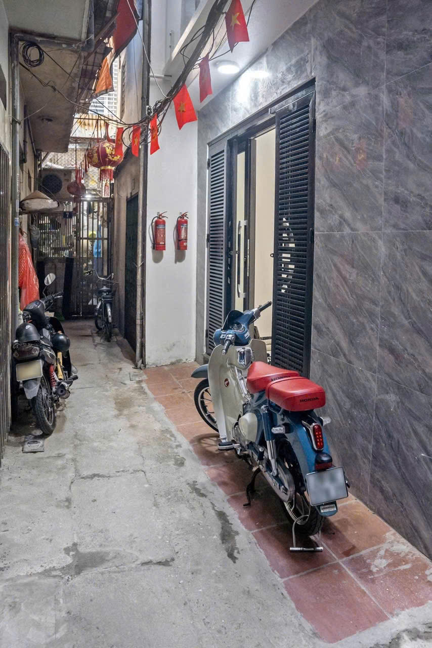 Bán nhà Tô Hoàng gần phố Huế, 5 lên Hồ Gươm, diện tích 20m2, 4 tầng, mặt tiền 4m