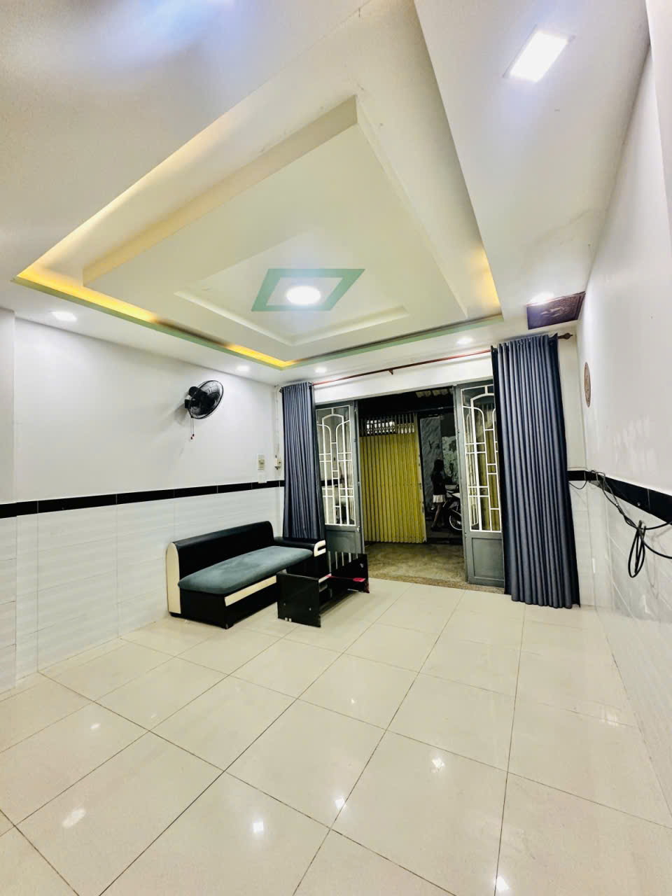 Nhà ô tô đỗ cửa Tân Thắng, gần Aeon, cạnh Uỷ ban Sơn Kỳ, giá 4.3 tỷ