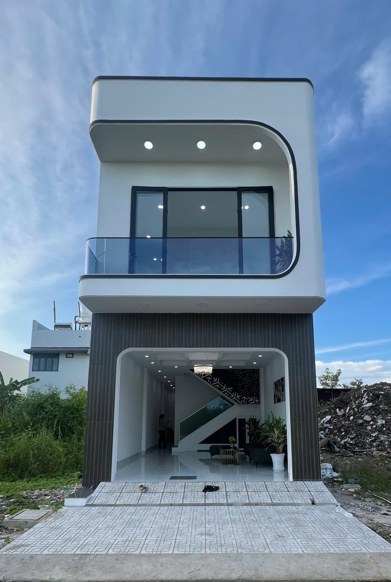 Bán nhà mới hoàn thiện, gara ô tô, kiệt Nguyễn Công Hoan, sát bến xe, giá 5.25 tỷ