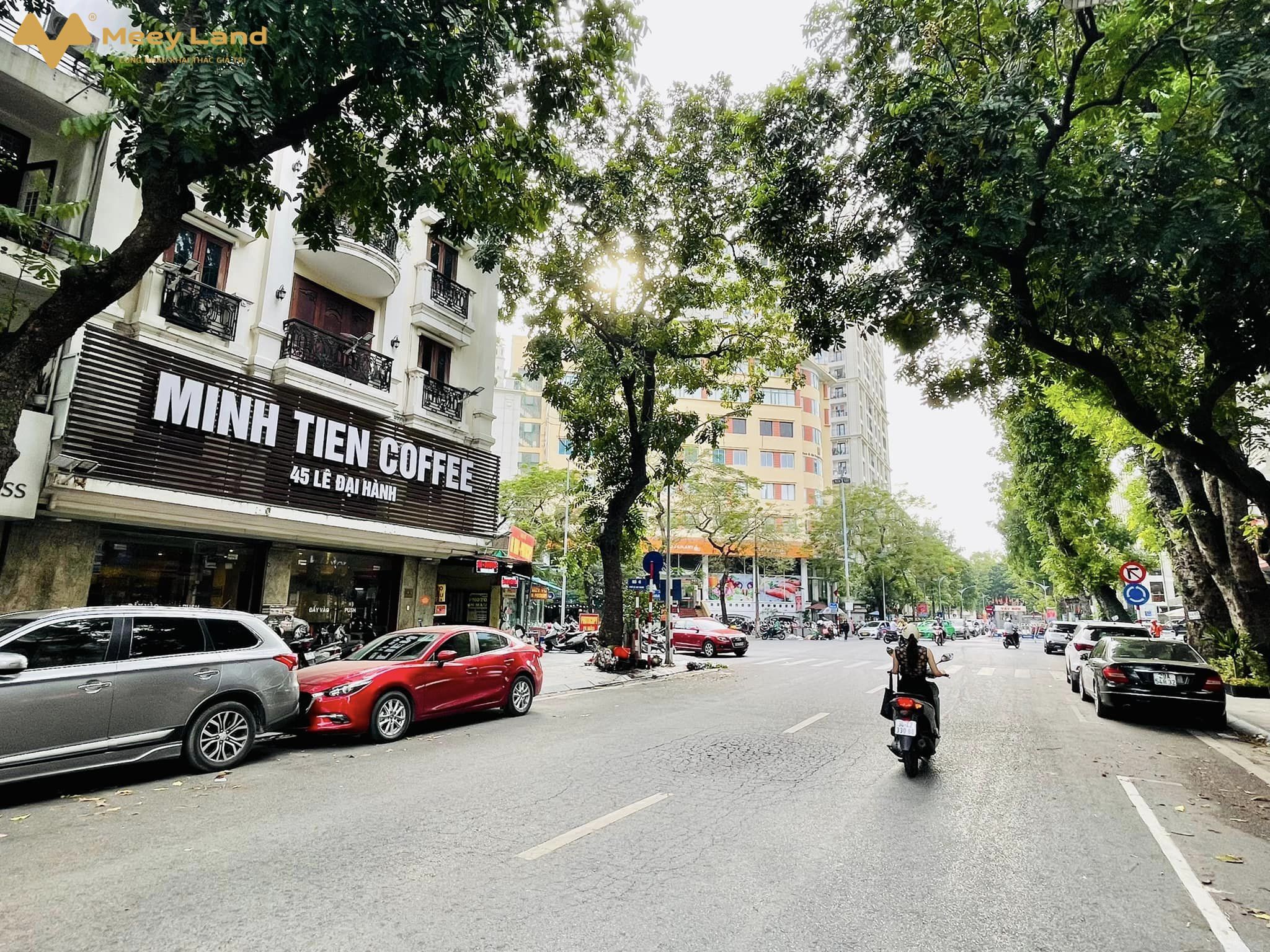 Bán gấp nhà mặt phố Lê Đại Hành, Hà Nội 51m2, 3 tầng, mặt tiền 4m, giá 24 tỷ, có thương lượng