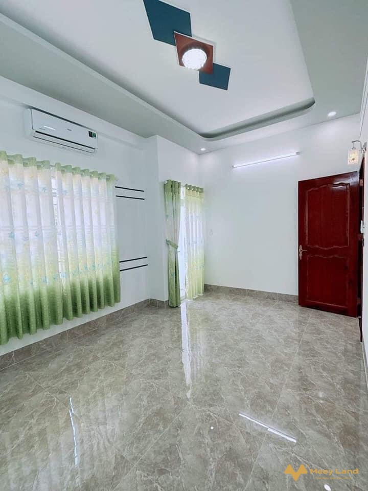 Cần bán gấp nhà đường Làng Tăng Phú quận 9, 60m2, 5 tầng, hẻm 8m, giá 5 tỷ